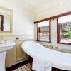 Отель Oak Tree Cottage - Mundaring в Берсвуде