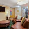 Отель Candlewood Suites Medford, an IHG Hotel, фото 16
