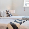 Отель Spacious 2BR Near Westfield Newmarket, фото 20
