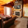 Отель Snow Bear - Two Bedroom Cabin, фото 2