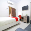 Отель RedDoorz Plus near Rumah Sakit JIH, фото 6