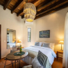 Отель Rooftop Jacuzzi! Country-style 4 Bedroom Cottage, фото 3