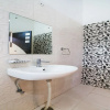 Отель Oyo 37963 K R Guest House, фото 16