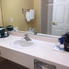 Отель Deluxe Inn & Suites, фото 9