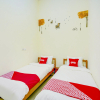 Отель OYO 90173 Innapp Tenggilis Family Residence, фото 16