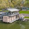 Отель Lubinberry Lakeside Waterfront Home Hot Tub Boat Slip Jet Ski Lift, фото 22