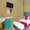 Отель OYO 91689 Homestay Syariah Imah 2, фото 4
