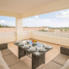 Отель Modern Ocean-View Townhouse by Ideal Homes, фото 11