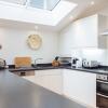 Отель Elegant 2 Bedroom Garden Flat In East Dulwich в Лондоне