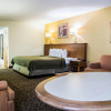 Отель Quality Inn & Suites Near the Theme Parks, фото 9