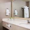 Отель Holiday Inn Express & Suites Burlington, an IHG Hotel, фото 9