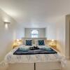 Отель King St 1 bed apartment, фото 2