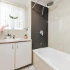 Отель Charming CBD Apt 3bd 2bth - Walk To Waterfront, фото 9