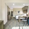 Отель La Quinta Inn & Suites by Wyndham Ponca City, фото 12