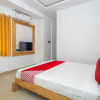 Отель OYO 15111 Greencity Comforts, фото 7