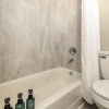 Отель Historic CozySuites 4BR 2BA, фото 16
