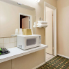 Отель Rodeway Inn & Suites, фото 17