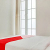 Отель OYO Golden White HouseNear Mall Panakkukang, фото 10