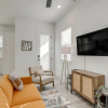 Отель Modern Houston Vacation Rental, 8 Mi to Downtown!, фото 3