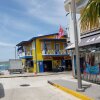 Отель Jt Beach Home - House Upstairs Boquern, фото 21