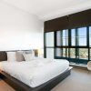 Отель Spacious 3 Bedroom Apartment With City and River Views в Брисбене