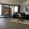 Отель Luxury 2br Home with King, 5 Star Private & Close, фото 2
