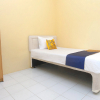 Отель SPOT ON 2830 Azka Guest House Syariah, фото 3