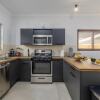 Отель NEW Modern 2 Bedroom Townhome Gold Coast, фото 5