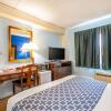 Отель Econo Lodge Inn & Suites Airport, фото 20