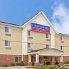 Отель Candlewood Suites Airport, an IHG Hotel в Саут-Бенде