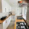 Отель Modern 6 bedroom 5 min walk to beach & restaurants, фото 7