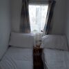 Отель 2 bed Caravan Approx 10 Mins From Beach Suzie 2, фото 4