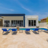 Отель Modern Spacious 4br3ba w Pool Close to Beach, фото 1