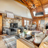 Отель Pine Needle by Avantstay Log Cabin w/ Gorgeous Views, Hot Tub, Patio & Pool Table!, фото 5