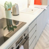 Отель Bright & Airy 2BD - 10min walk to Centre, фото 15