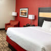 Отель La Quinta Inn & Suites by Wyndham Starkville at MSU, фото 32