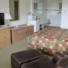 Отель Bishops Country Inn Motel, фото 4