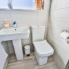 Отель Modern 3-Bed House with Parking - Sleeps 7!, фото 10