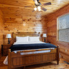 Отель Smoky Mountain Lodge 6 Bedroom Cabin by RedAwning, фото 3