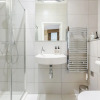 Отель Stylish 3 Bed 3 bath in Kens High St, фото 8
