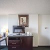 Отель Comfort Inn & Suites Downtown Edmonton, фото 36