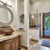 Отель The Above Casa Tranquility Lake Austin 5 Bedroom Estate, фото 12