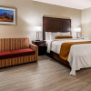 Отель Orangewood Inn & Suites Kansas City Airport, фото 2