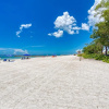 Отель Cottage Haven-one Minute Walk To The Beach-private Yards-keyless Locks, фото 13