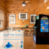 Отель Cades Cove by AvantStay Treetop Haven in Smokey Mountains w Hot Tub Game Room Home Theatre, фото 17