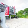 Отель OYO 1064 Manado Airport Homestay, фото 11