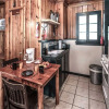 Отель Destiny Cabin, 2 Bedrooms, Fireplace, Midtown, Sleeps 7, фото 2