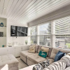 Отель West Palm Beach Bungalow w/ Shared Backyard, фото 14