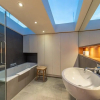 Отель NEW Stunning 5BD Kensington House, фото 9