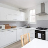 Отель Bright and Airy 3 Bedroom Maisonette in South London, фото 16